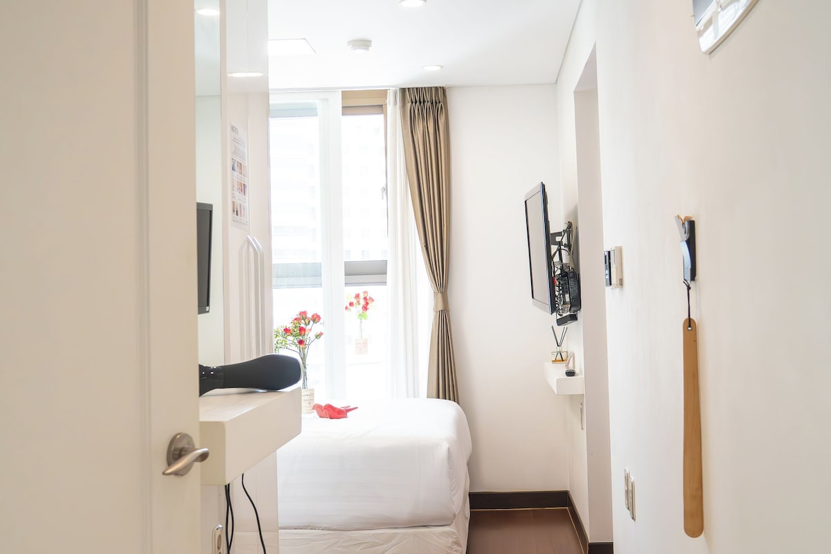 Phòng 3 Deluxe, quang cảnh thành phố | Chăn bông, màn/rèm cản sáng, truy cập Internet không dây miễn phí 