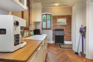 Kühlschrank, Ofen, Herdplatte, Geschirrspüler