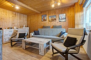 TV, DVD-spiller og stereoanlegg