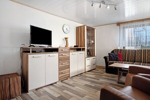 Fernseher, DVD-Player, Stereoanlage