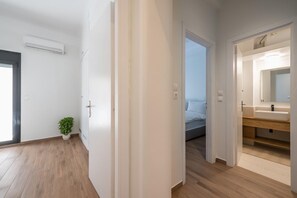 Haartrockner, Handtücher, Seife, Toilettenpapier