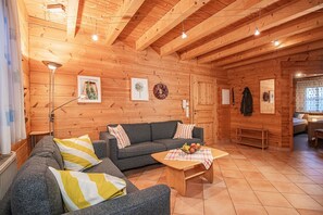 TV, tavolo da ping pong