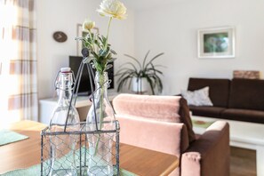 TV, stereo - Apartment 'Hinnerk' with Shared Terrace, Shared Garden and Wi-Fi (Breklum)