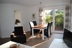 Interior - Apartment 'Hinnerk' with Shared Terrace, Shared Garden and Wi-Fi (Breklum)