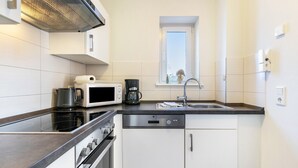 Kaffetrakter/tekoker, kjøleskap, mikrobølgeovn og ovn