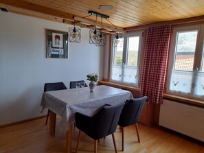 Dining - Holiday Apartment 'Kopf Frei at 1000 Meters' – Ground Floor, Apartment 1 (Feldberg (Schwarzwald))