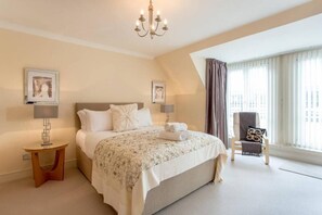 Standard Apartment, Balcony | 3 bedrooms, iron/ironing board, free WiFi