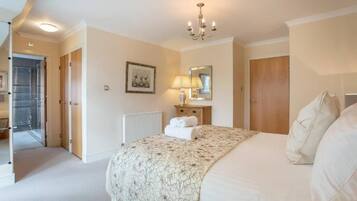 Standard Apartment, Balcony | 3 bedrooms, iron/ironing board, free WiFi