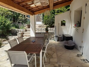 Outdoor dining - Comfortable country house with large fenced garden (Tourves)
