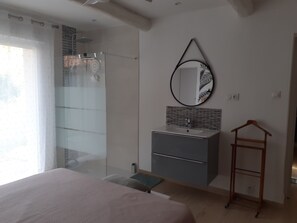 3 室のベッドルーム、アイロン / アイロン台、旅行用ベビーベッド、WiFi