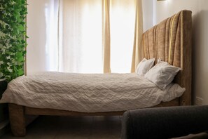 1 slaapkamer, een strijkplank/strijkijzer, wifi, beddengoed