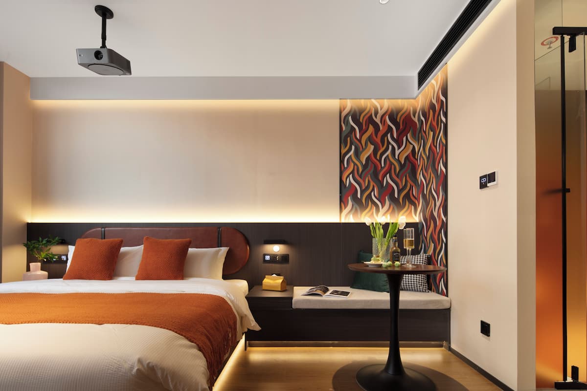 ห้องคลาสสิกดับเบิล | เครื่องนอนระดับพรีเมียม, ผ้านวมขนเป็ด, เตียงพร้อมฟูกเสริมที่นอน