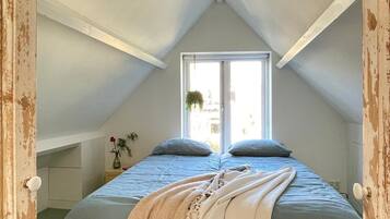 2 bedrooms, bed sheets