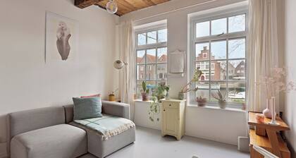 Authentic canal house 't Jannette, historical - cozy