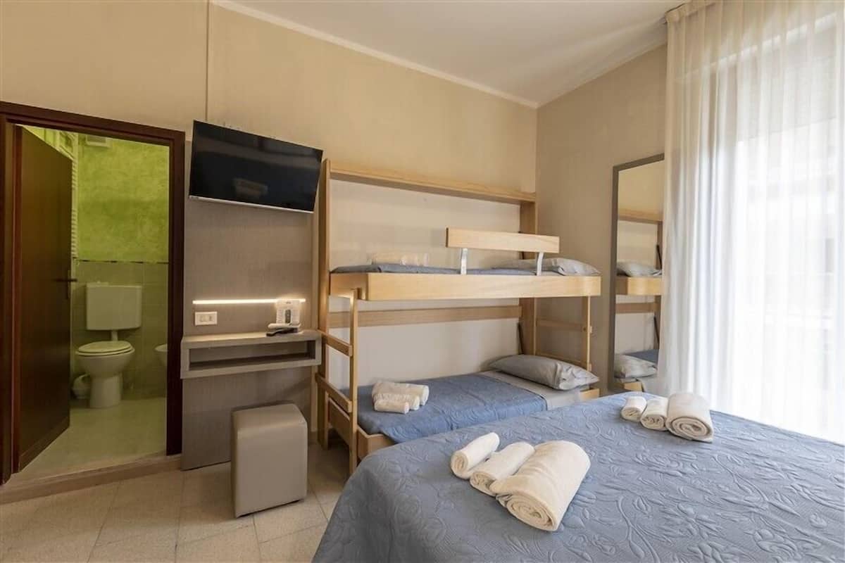 2 bedrooms, in-room safe, free WiFi