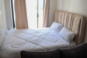 1 slaapkamer, een strijkplank/strijkijzer, gratis wifi, beddengoed
