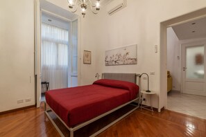 2 quartos, ferros/tábuas de passar roupa, Wi-Fi, roupa de cama