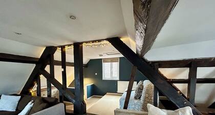 Spacious and unique 2-bedroom duplex apartment with Worcester city views.