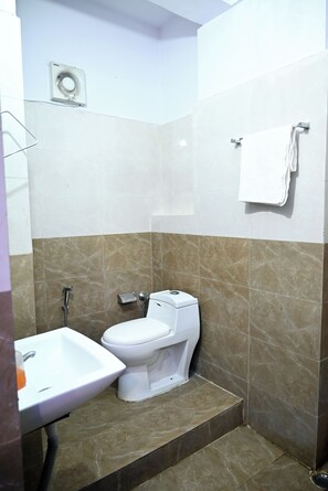 淋浴設備、提供毛巾、番梘、洗頭水