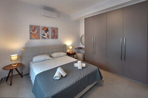 4 bedrooms, in-room safe, iron/ironing board, travel cot