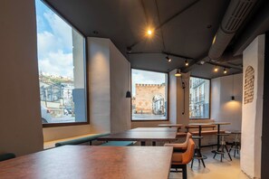 Books - The Central House Granada Elvira Hostel (Granada)