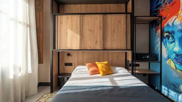 In-room safe, free WiFi