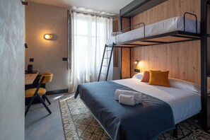 Free WiFi, bed sheets - The Central House Granada Elvira Hostel (Granada)