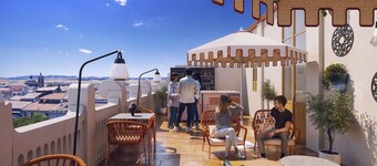 The Central House Granada Elvira Hostel