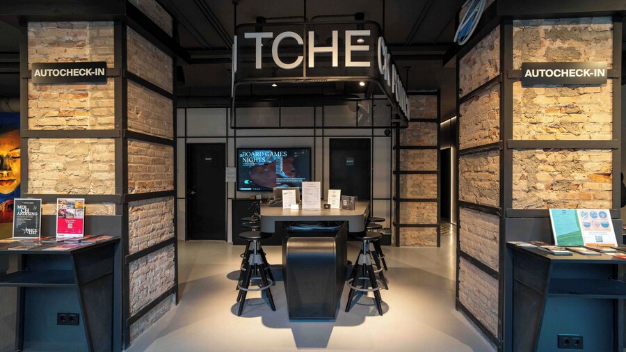 The Central House Granada Elvira Hostel