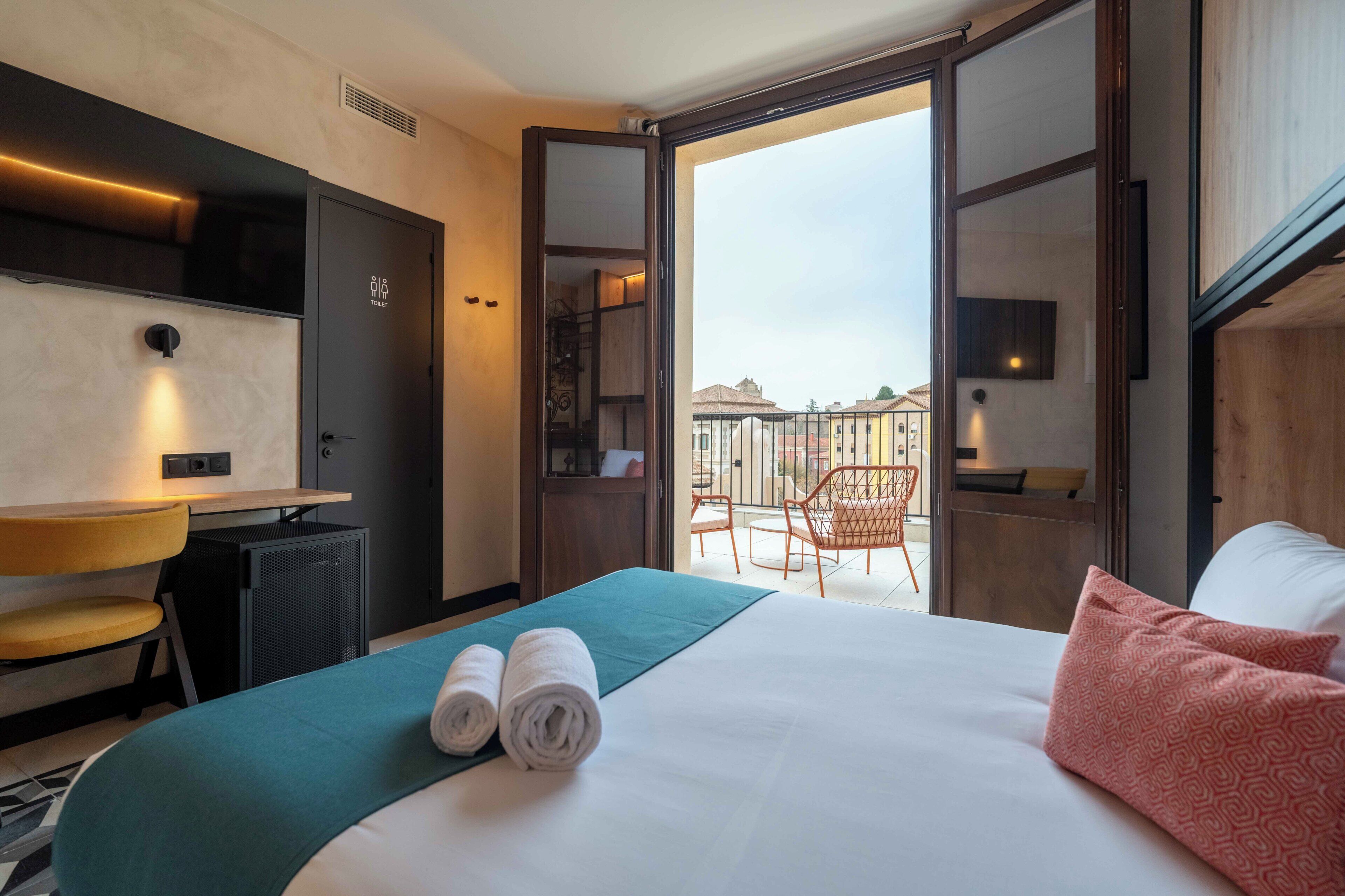 Double Room, Terrace | Free WiFi, bed sheets