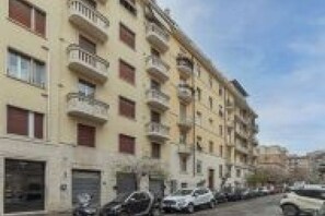 Exterior - Bologna Square Apartment (Roma)