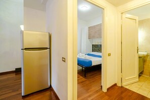 1 bedroom, desk, iron/ironing board, WiFi