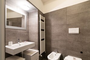 Douche, bidet