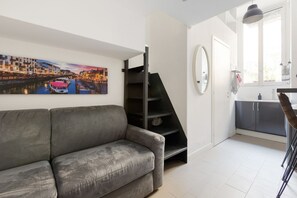 Living area - GuestHost - Cosy Studio Apt in the Heart of Milan! (Milano)