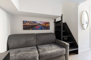 Living area - GuestHost - Cosy Studio Apt in the Heart of Milan! (Milano)