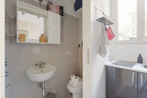 Shower - GuestHost - Cosy Studio Apt in the Heart of Milan! (Milano)