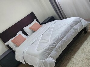 2 habitaciones, tabla de planchar con plancha, wifi y ropa de cama