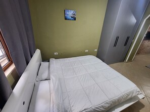 1 habitación, tabla de planchar con plancha, wifi y ropa de cama 