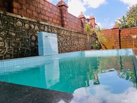 15 piscinas techadas