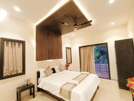 4 habitaciones, escritorio y espacio para trabajar con laptop 