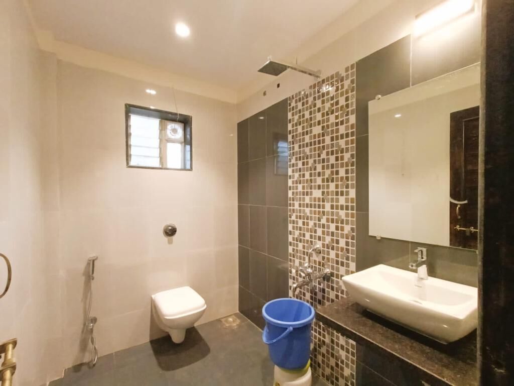 Regadera, amenidades de baño gratuitas, toallas, jabón 