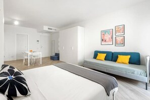 Iron/ironing board, travel crib, free WiFi, bed sheets