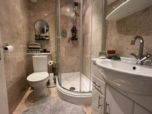 Handtücher, Seife, Toilettenpapier
