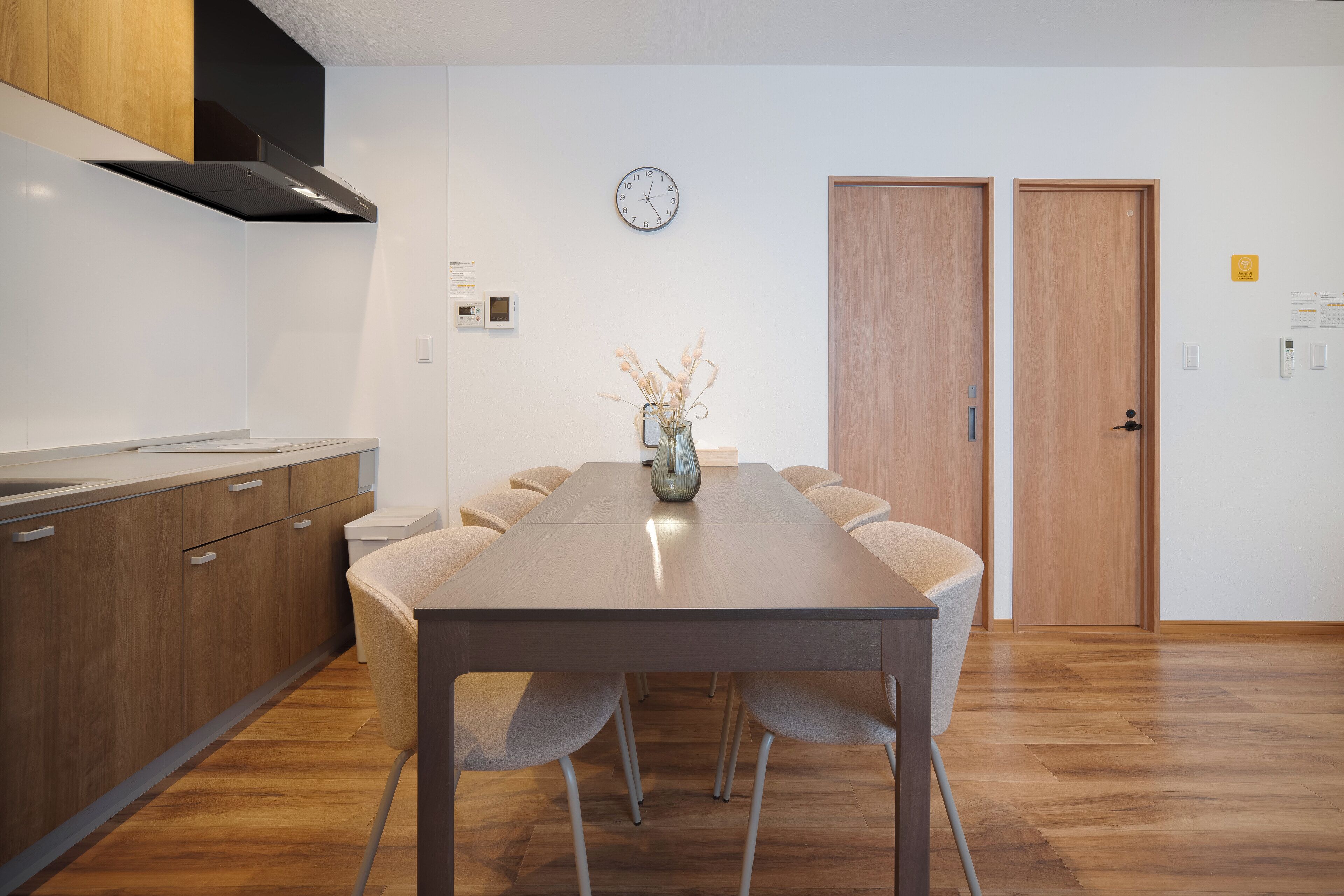 Suite estudio familiar, 2 habitaciones, para no fumadores | Servicio a la habitación
