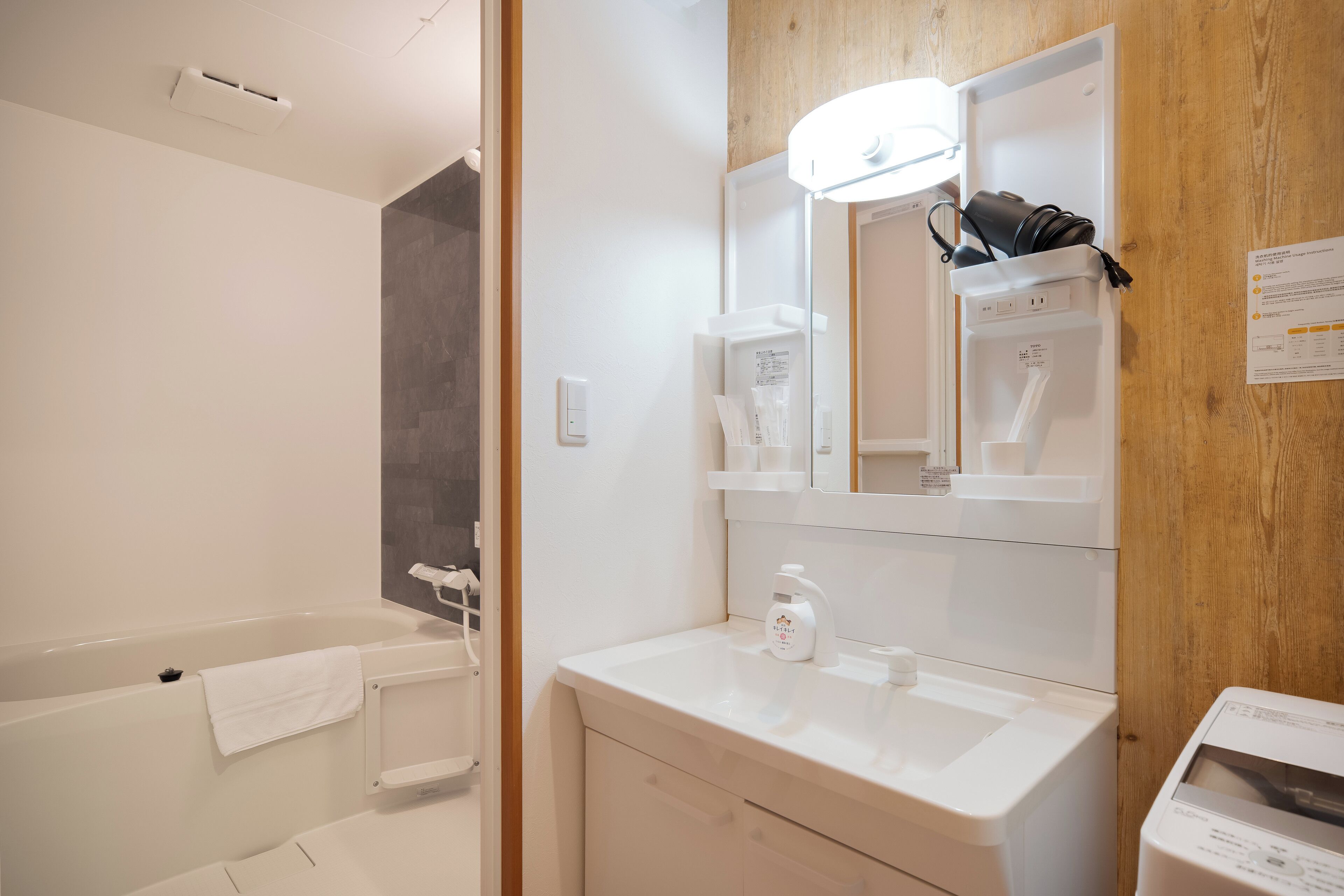 Family Studio Suite, 2 Bedrooms, Non Smoking | Bathroom | Combined shower/tub, free toiletries, hair dryer, slippers