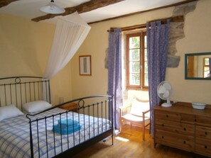 3 chambres, fer et planche à repasser, lit parapluie, Wi-Fi