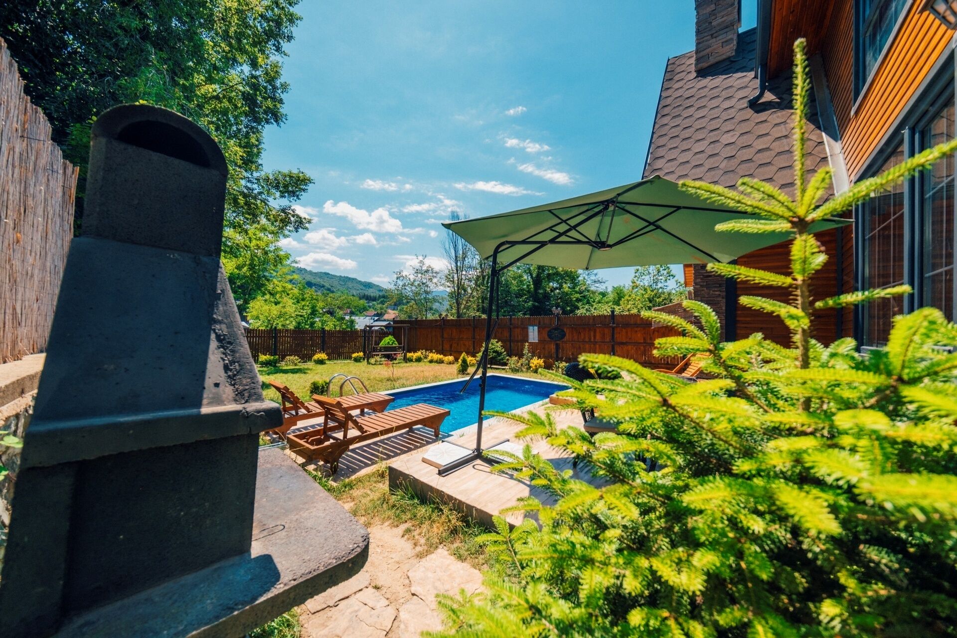 Deluxe Bungalow, Mountain View | Desk, laptop workspace, free cribs/infant beds, free WiFi