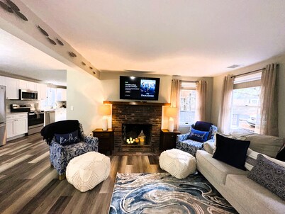 Solace in the Sun- Adj. Beds/Game Rm/Soakng Tub/Dog Ok