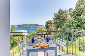 Outdoor dining - BELLE DARSE AP4454 By Riviera Holiday Homes (Villefranche-sur-Mer)