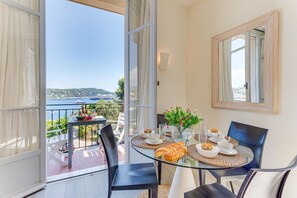 Dining - BELLE DARSE AP4454 By Riviera Holiday Homes (Villefranche-sur-Mer)